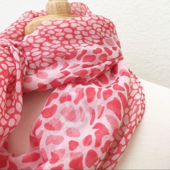 Light & Gauzy Weave Artful Cheetah Dot Print Scarf NWT - Picture 3 of 4